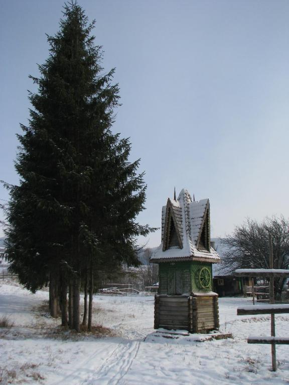 Ялинка Готель Vyshkiv المظهر الخارجي الصورة