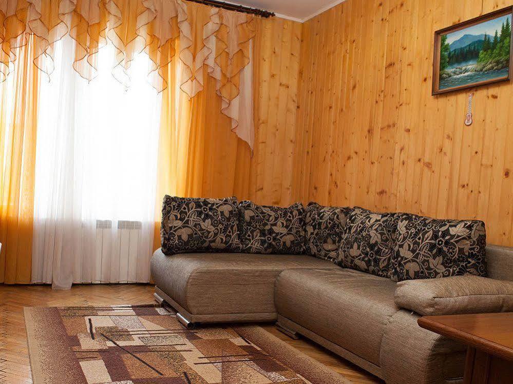 Ялинка Готель Vyshkiv المظهر الخارجي الصورة